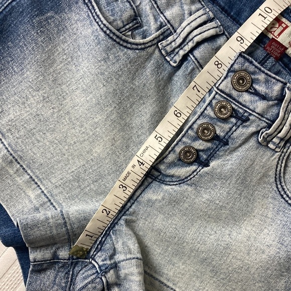 L.e.i. Tatum High-Rise Faded Jean Shorts - Picture 10 of 10